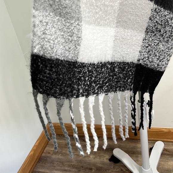 Oversized Plaid Scarf Fuzzy Black Gray White with Tassels - Picture 5 of 9